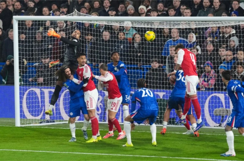 Arsenal có lợi thế trước trận lượt về