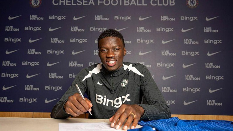 Mamadou Sarr được Chelsea gọi về từ Strasbourg 2 Sarr đang có phong độ ấn tượng