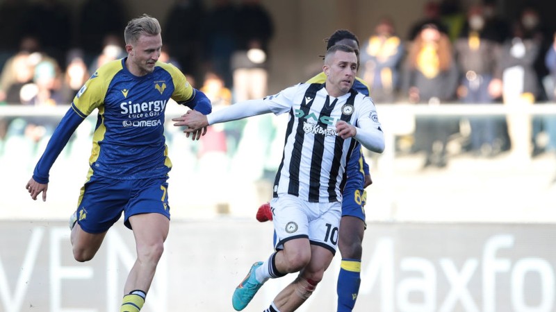 Verona gặp khó trước Udinese