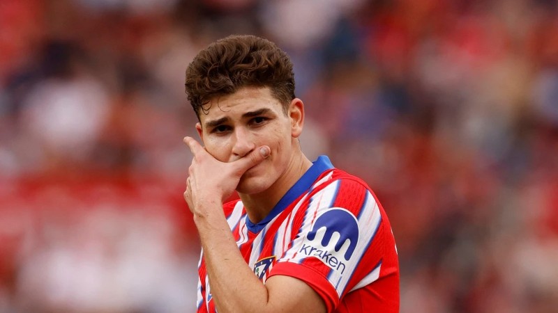 SỐC: Chelsea quyết tâm chiêu mộ Julian Alvarez 2 Alvarez là một trong những tiền đạo hàng đầu thế giới